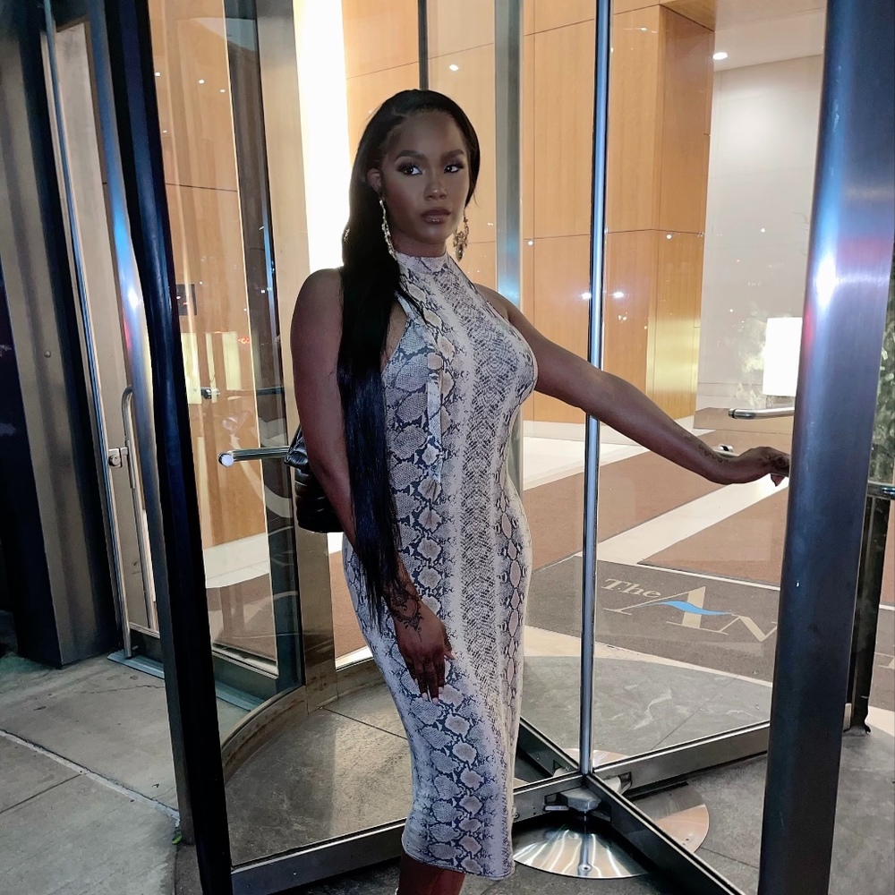 Meet your Posher, Momo